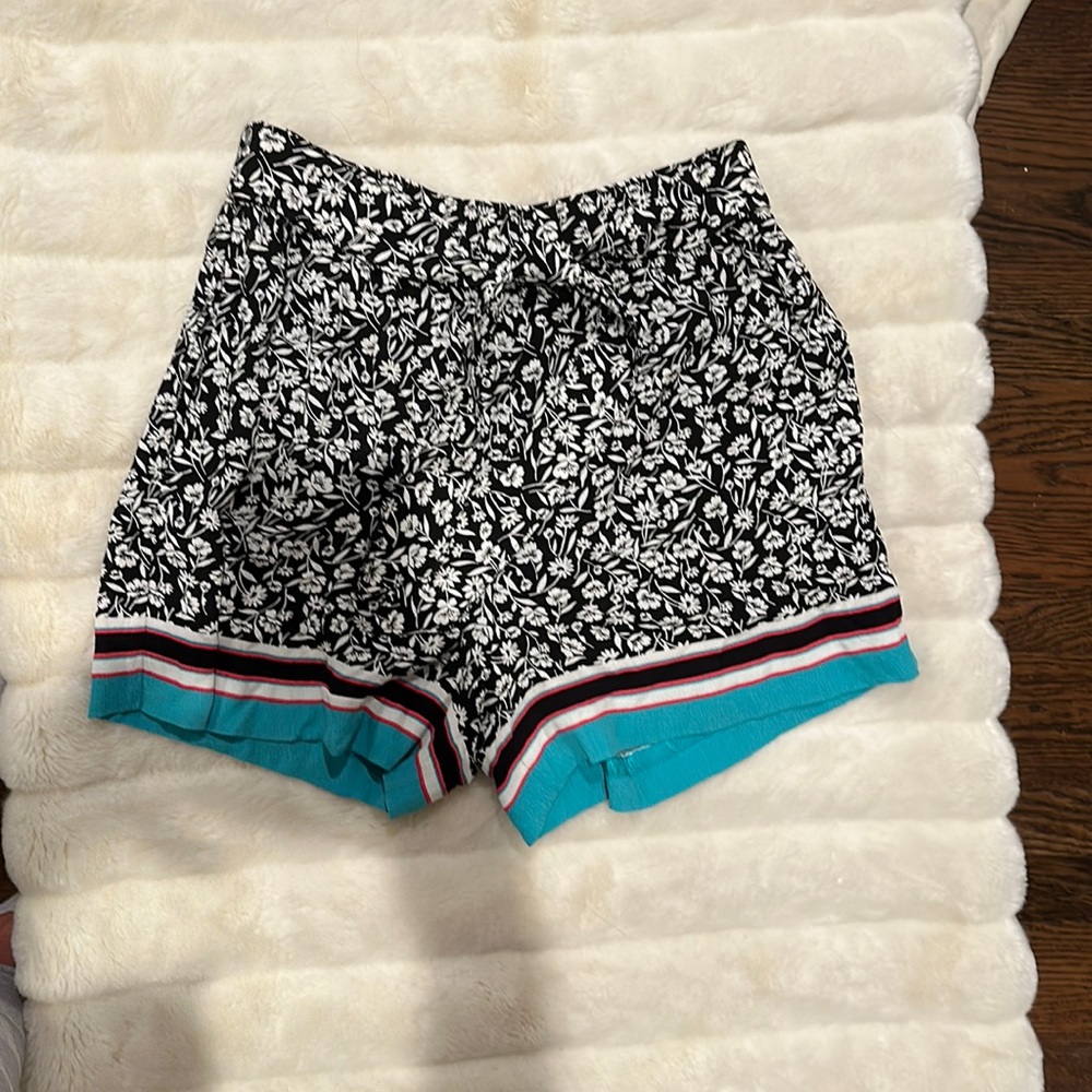 Maeve shorts size small